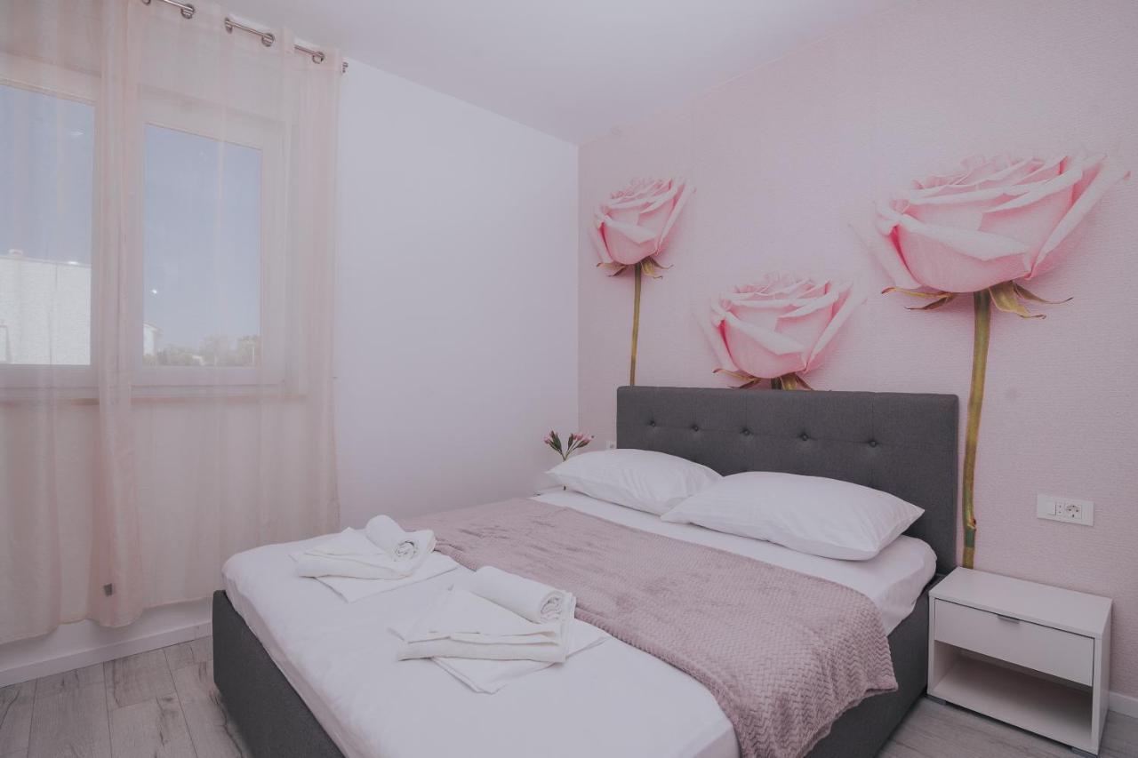 Apartments Pool Villa Aldura ノヴァリャ 部屋 写真