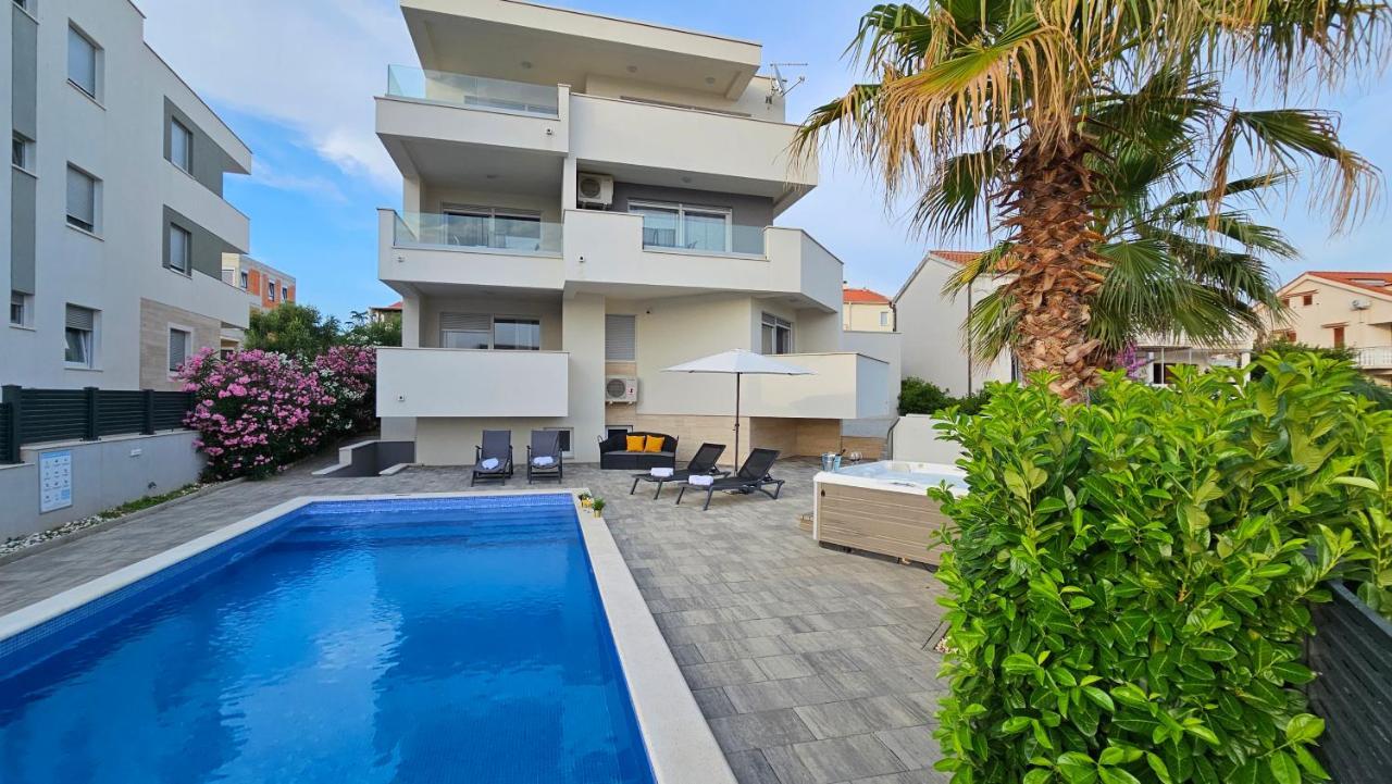Apartments Pool Villa Aldura ノヴァリャ エクステリア 写真