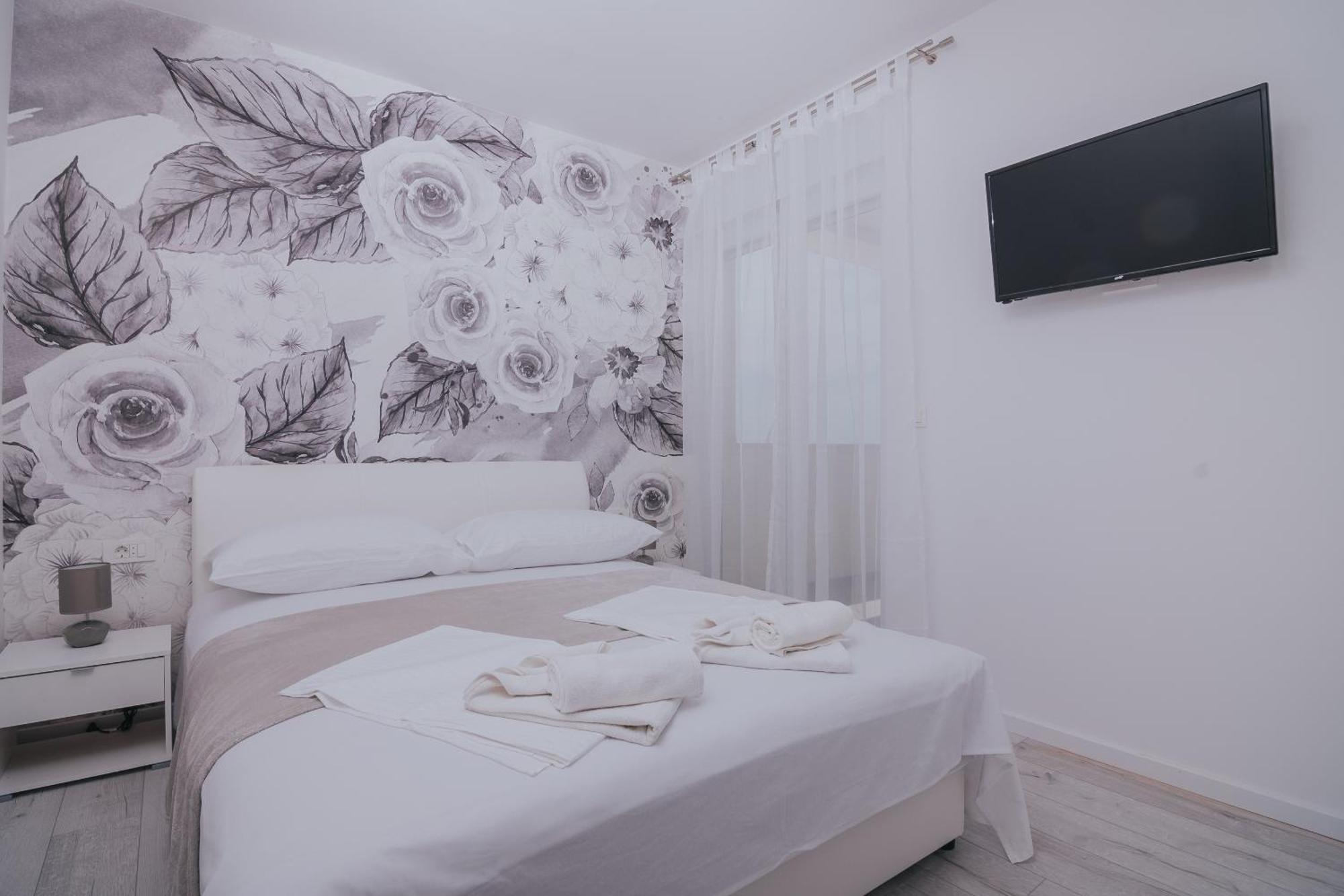 Apartments Pool Villa Aldura ノヴァリャ 部屋 写真