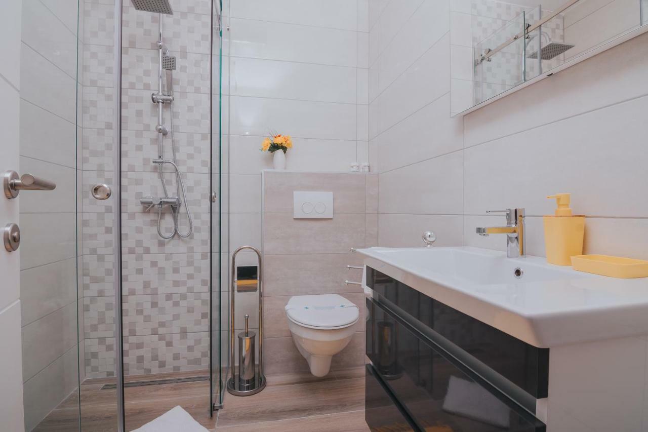 Apartments Pool Villa Aldura ノヴァリャ 部屋 写真