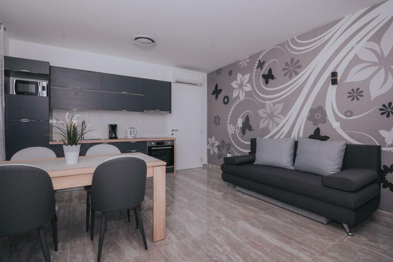 Apartments Pool Villa Aldura ノヴァリャ 部屋 写真