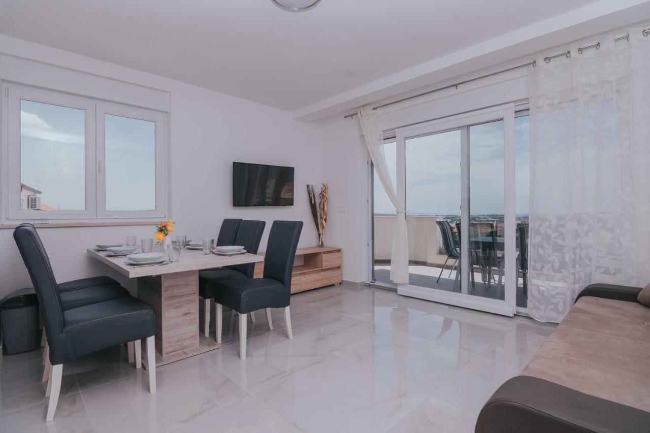 Apartments Pool Villa Aldura ノヴァリャ 部屋 写真