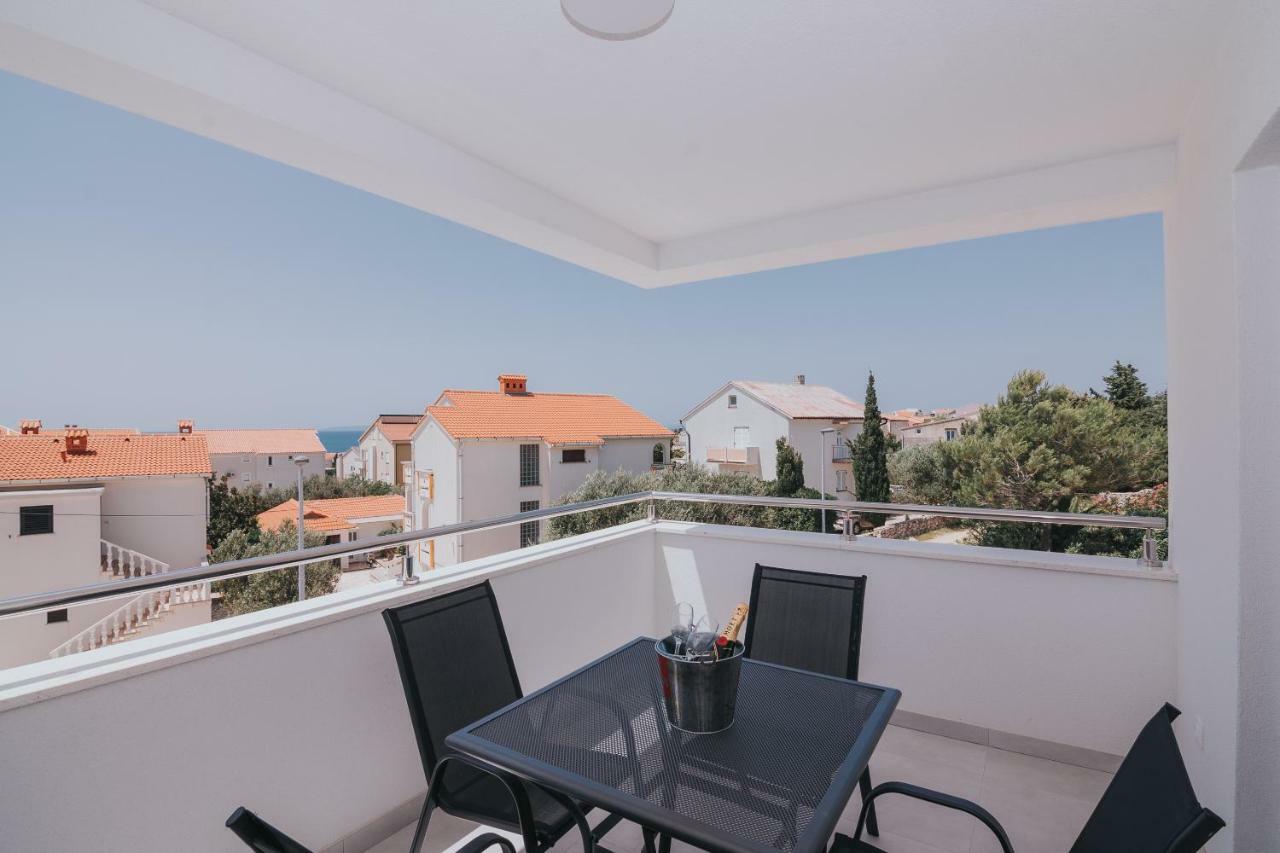 Apartments Pool Villa Aldura ノヴァリャ エクステリア 写真