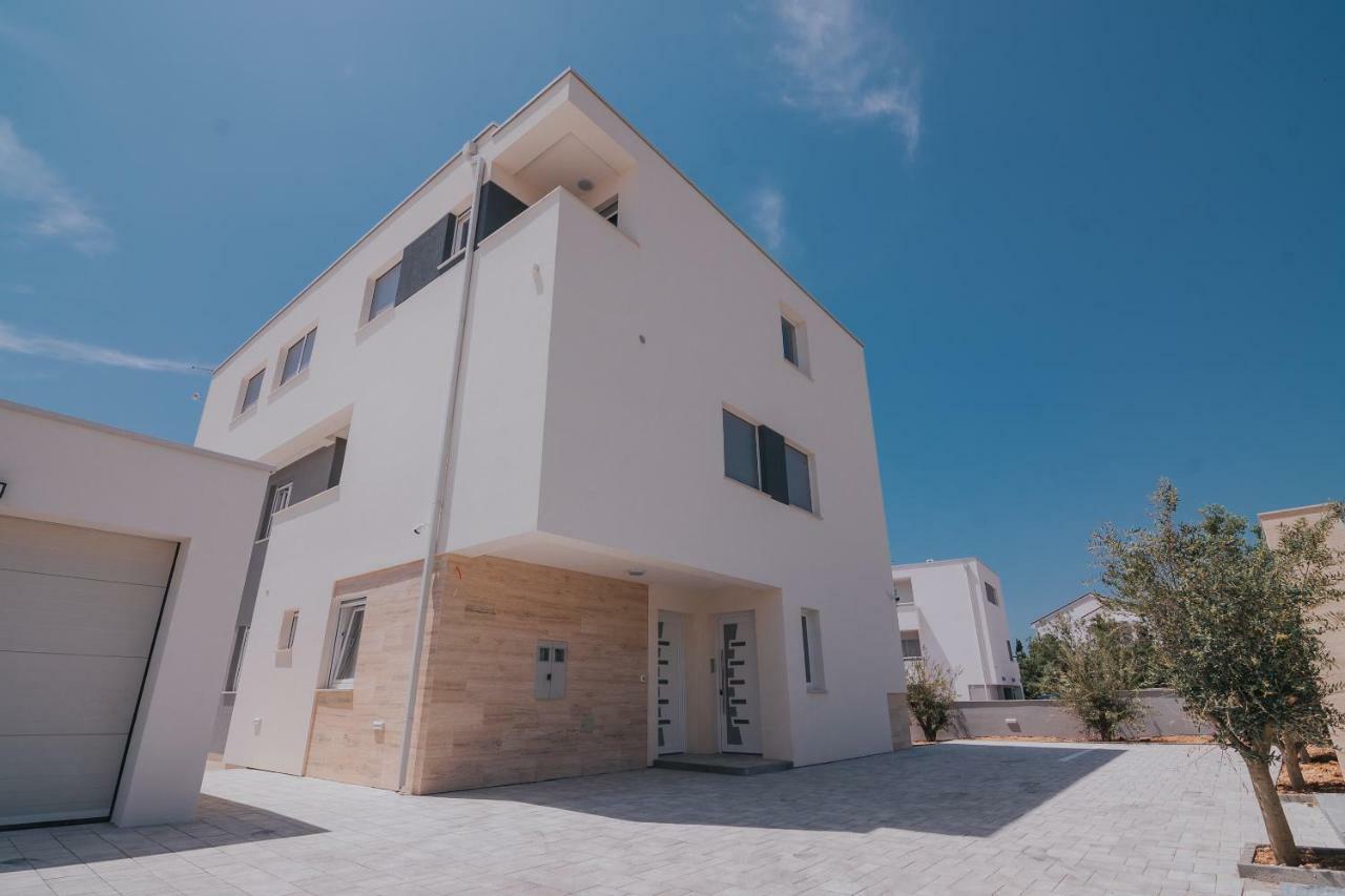 Apartments Pool Villa Aldura ノヴァリャ エクステリア 写真