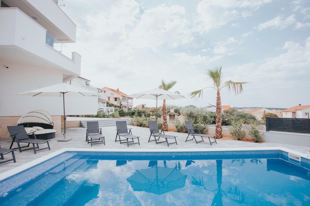 Apartments Pool Villa Aldura ノヴァリャ エクステリア 写真